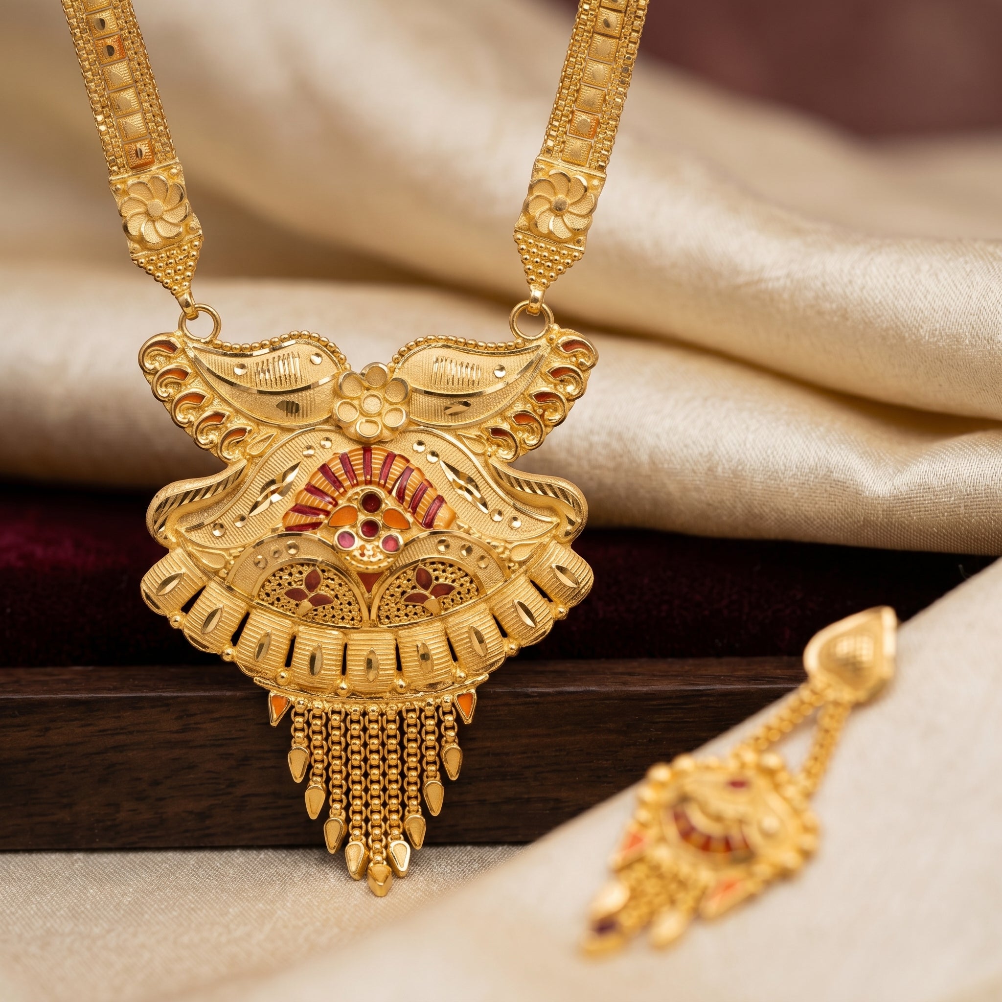 Gold Wing Fan Tassel Necklace Set