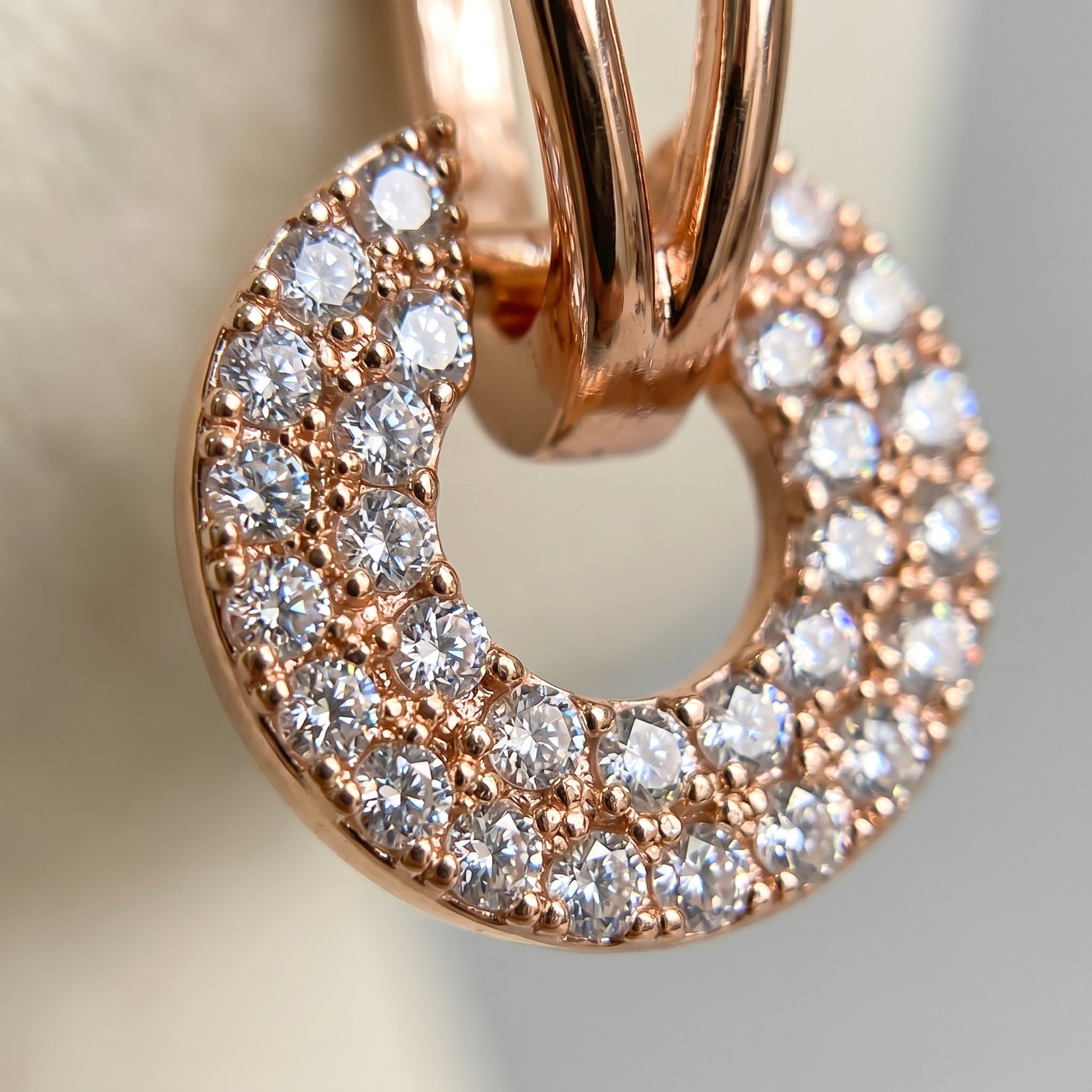Rose Gold Pavé Circle Lock Bali